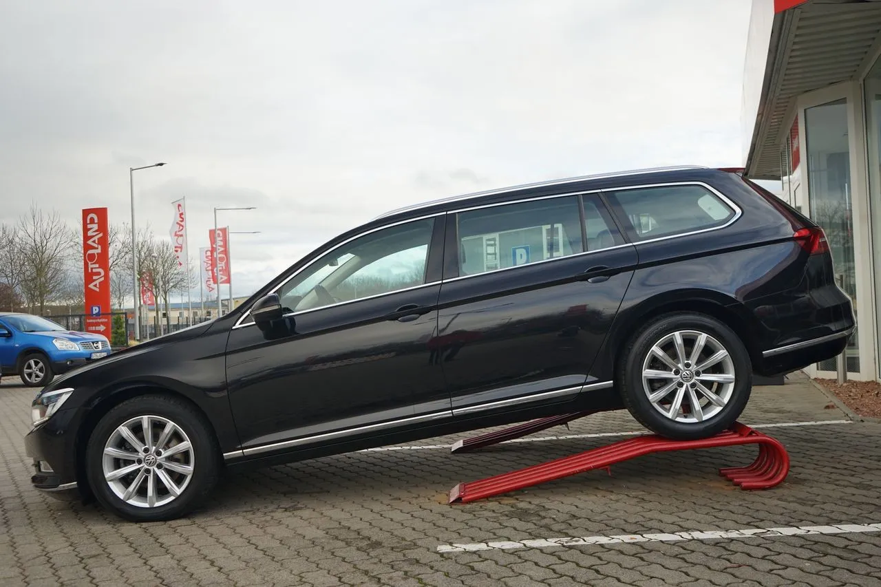 Volkswagen Passat Variant 2.0 TSI DSG...  Image 2